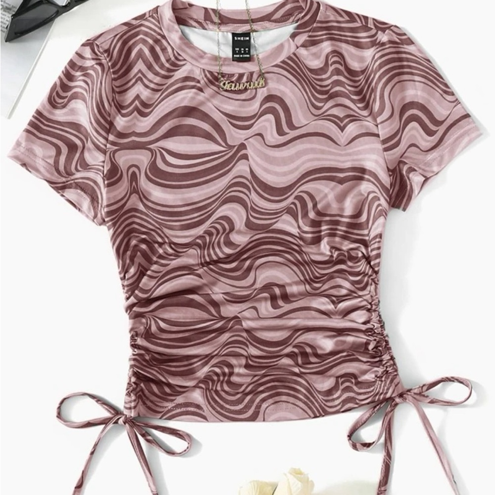 Qutie Marble Print Drawstring Side Ruched Tee